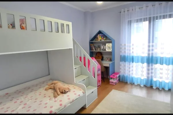 Shtepi ne shitje Apartament ne Tirane, 2+1, Mobilimi E mobiluar, Pagesa 213,000  Euro.