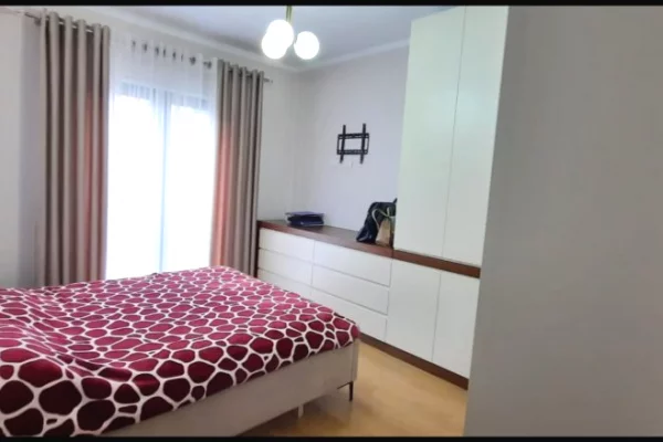 Shtepi ne shitje Apartament ne Tirane, 2+1, Mobilimi E mobiluar, Pagesa 213,000  Euro.