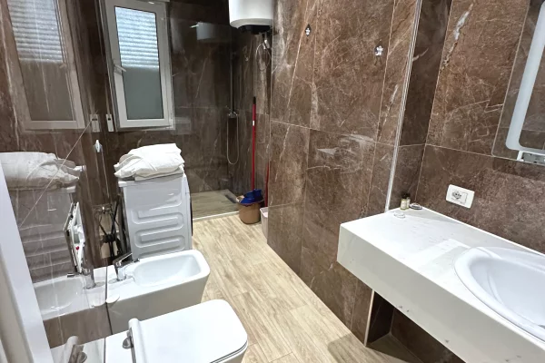 Shtepi me qera Apartament ne Tirane, 1+1, Mobilimi E mobiluar, Pagesa 500  Euro.