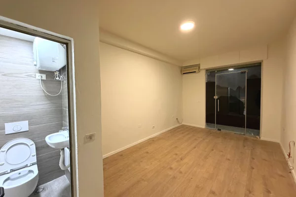 Jepet me qera Dyqan tek Sheshi Willson/550 euro