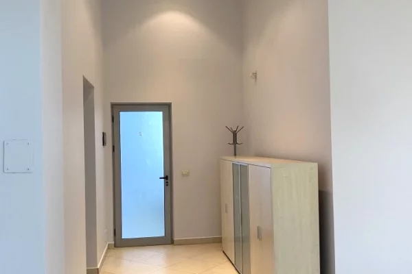 Business Property for Rent 3+1 in Tirana - 500 Euro