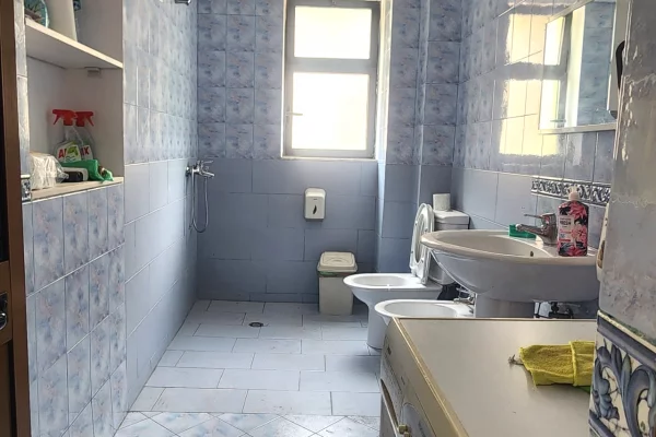 Business Property for Rent 3+1 in Tirana - 800 Euro