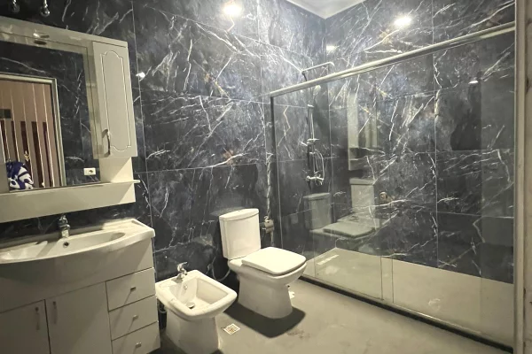 Shtepi me qera 2+1 ne Tirane - 1,000 Euro