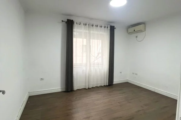 Shtepi me qera Apartament ne Tirane, 3+1, Mobilimi Bosh, pa mobiluar, Pagesa 1,100  Euro.