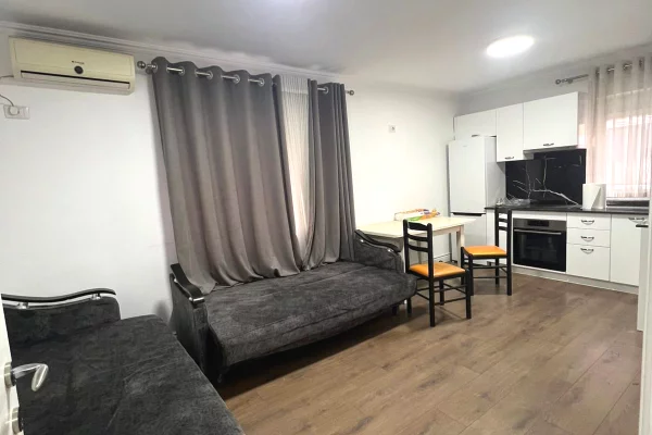 Shtepi me qera Apartament ne Tirane, 3+1, Mobilimi Bosh, pa mobiluar, Pagesa 1,100  Euro.