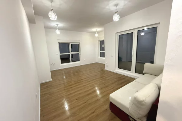 Business Property for Rent 3+1 in Tirana - 40,000 Leke