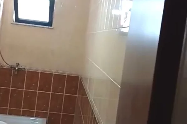 Shtepi me qera Apartament ne Tirane, 2+1, Mobilimi E mobiluar, Pagesa 50,000  Leke.