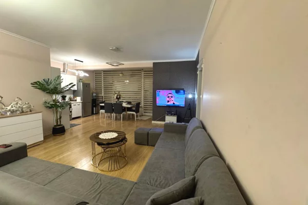 Shtepi me qera 1+1 ne Tirane - 65,000 Leke