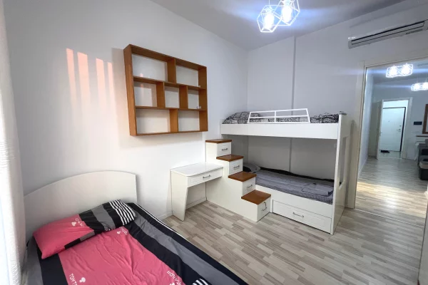 Shtepi me qera Apartament ne Tirane, 3+1, Mobilimi E mobiluar, Pagesa 1,200  Euro.
