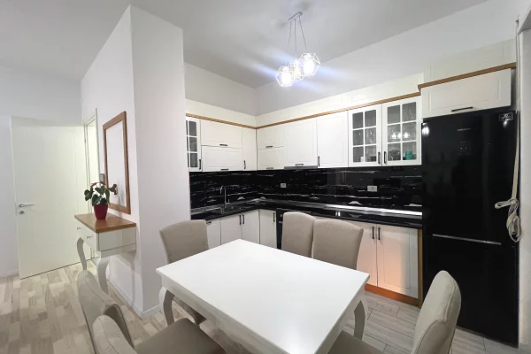 Shtepi me qera Apartament ne Tirane, 3+1, Mobilimi E mobiluar, Pagesa 1,200  Euro.