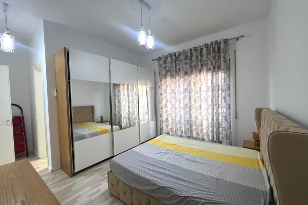 Shtepi me qera Apartament ne Tirane, 3+1, Mobilimi E mobiluar, Pagesa 1,200  Euro.