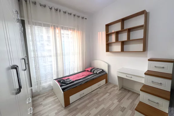 Shtepi me qera Apartament ne Tirane, 3+1, Mobilimi E mobiluar, Pagesa 1,200  Euro.