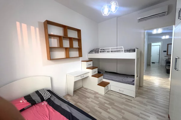 Shtepi me qera Apartament ne Tirane, 3+1, Mobilimi E mobiluar, Pagesa 1,200  Euro.