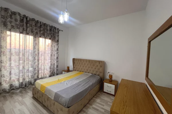 Shtepi me qera 3+1 ne Tirane - 1,200 Euro