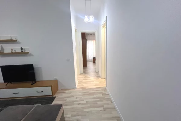 Shtepi me qera 3+1 ne Tirane - 1,200 Euro