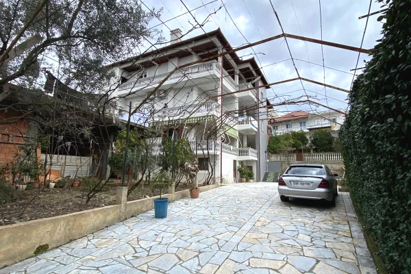 Shtepi me qera 2+1 ne Tirane - 45,000 Leke