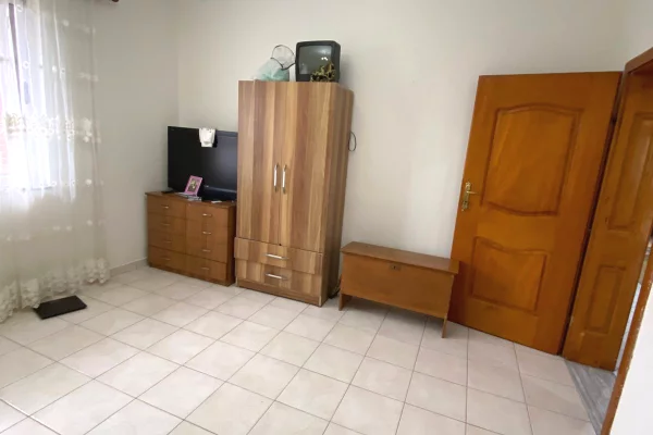 Shtepi me qera Apartament ne Tirane, 2+1, Mobilimi E mobiluar, Pagesa 45,000  Leke.