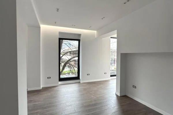 Business Property for Rent 3+1 in Tirana - 1,500 Euro