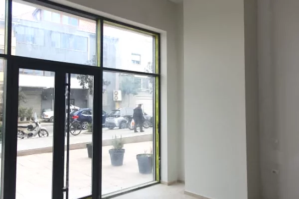 Ambient biznesi me qera 1+1 ne Tirane - 2,500,000 Leke