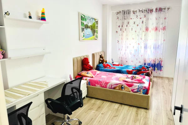 Appartamento in affitto a Tirana 2+1, Arredato