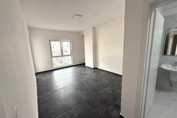 Ambient biznesi me qera 3+1 ne Tirane - 850 Euro