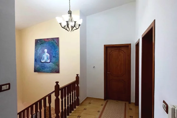 Shtepi ne shitje Vila Luksoze ne Fier, 5+1, Mobilimi E mobiluar, Pagesa 375,000  Euro.