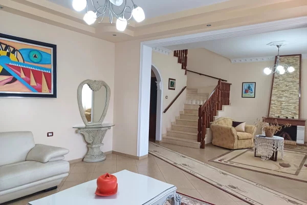 Shtepi ne shitje Vila Luksoze ne Fier, 5+1, Mobilimi E mobiluar, Pagesa 375,000  Euro.