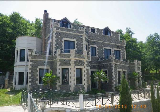 Ambient biznesi me qera 2+1 ne Tirane - 2,000 Euro