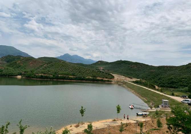 Shitet toke tek liqeni i Qerkezes me pamje fantastike. 