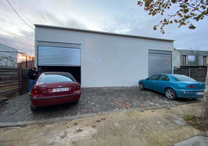 Business Property for Rent 4+1 in Tirana - 50,000 Leke