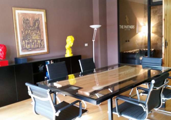 Ambient biznesi me qera 3+1 ne Tirane - 1,550 Euro