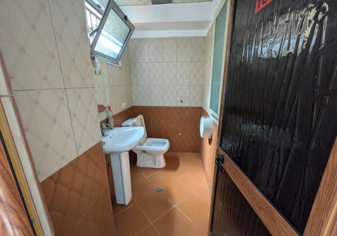 Ambient biznesi me qera 3+1 ne Tirane - 850 Euro