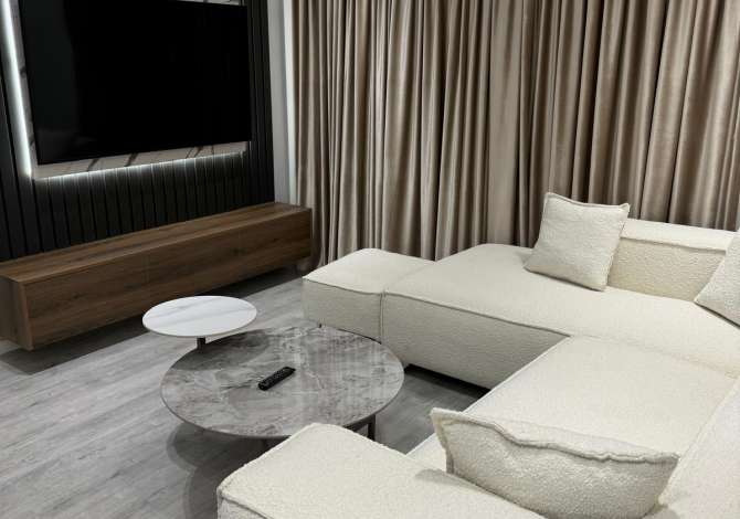 Shtepi me qera 5+1 ne Tirane - 3,000 Euro
