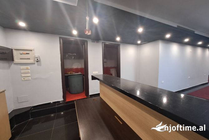 Ambient biznesi me qera 2+1 ne Tirane - 800 Euro