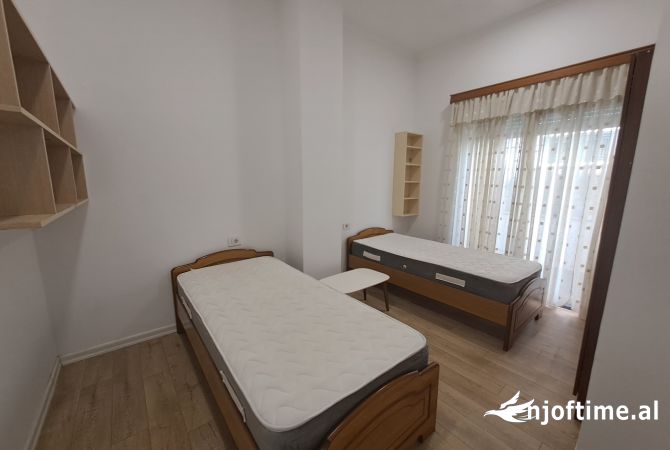 Shtepi me qera 2+1 ne Tirane - 750 Euro