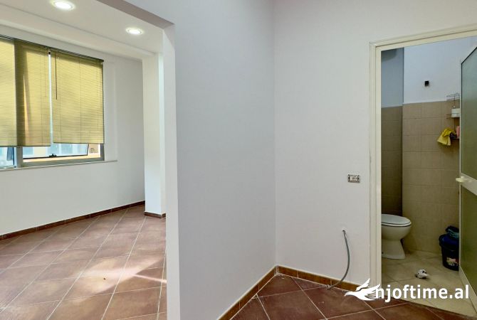 Tirane, Njesi biznesi me qira tek Selvia 450 Euro 