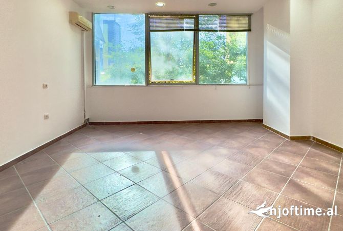 Ambient biznesi me qera 1+1 ne Tirane - 450 Euro