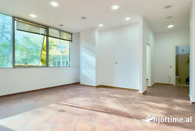 Ambient biznesi me qera 1+1 ne Tirane - 450 Euro