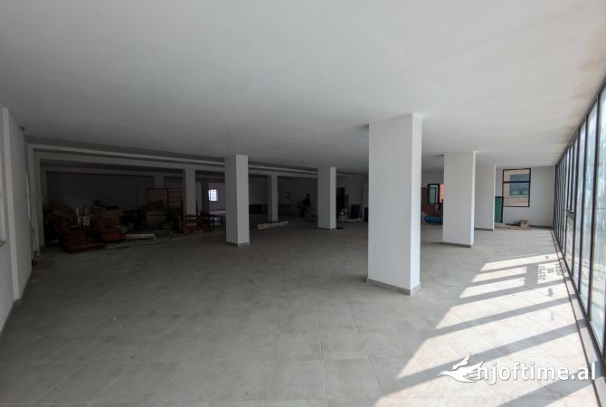 Ambient biznesi me qera 3+1 ne Tirane - 2,000 Euro