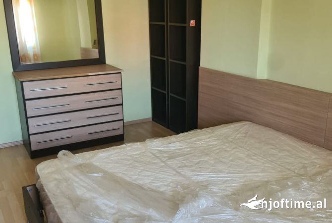 Shtepi me qera Apartament ne Tirane, 2+1, Mobilimi E mobiluar, Pagesa 700  Euro.