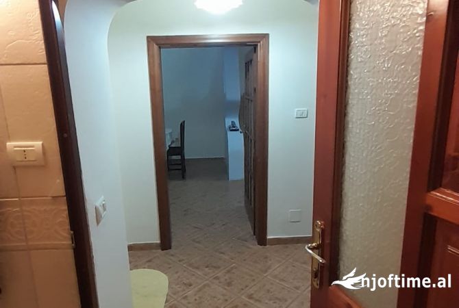 Shtepi me qera Apartament ne Tirane, 1+1, Mobilimi E mobiluar, Pagesa 500  Euro.