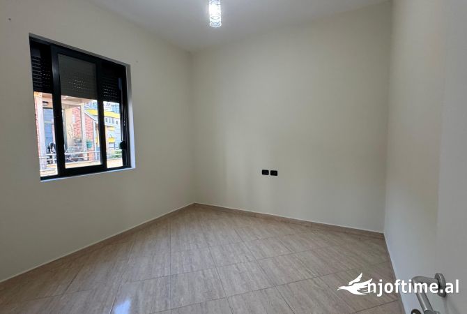 Shtepi me qera Apartament ne Tirane, 3+1, Mobilimi E mobiluar, Pagesa 600  Euro.