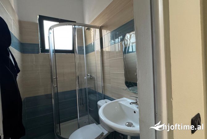 Shtepi me qera Apartament ne Tirane, 3+1, Mobilimi E mobiluar, Pagesa 600  Euro.