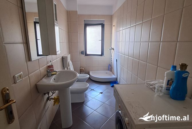 Shtepi me qera Apartament ne Tirane, 2+1, Mobilimi E mobiluar, Pagesa 400  Euro.
