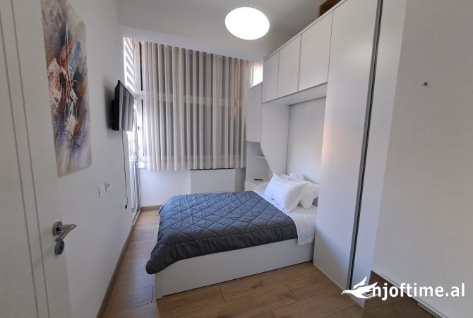 Shtepi me qera Apartament ne Tirane, 3+1, Mobilimi E mobiluar, Pagesa 1,000  Euro.