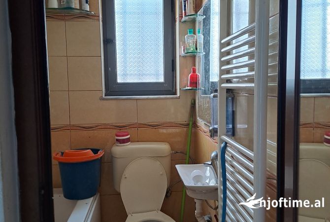 Shtepi me qera Shtepi Private ne Tirane, 3+1, Mobilimi E mobiluar, Pagesa 450  Euro.