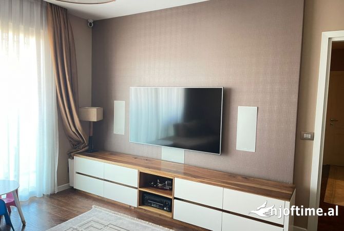 Shtepi me qera 2+1 ne Tirane - 2,500 Euro