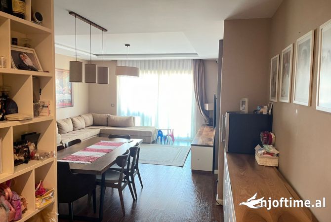 Shtepi me qera 2+1 ne Tirane - 2,500 Euro