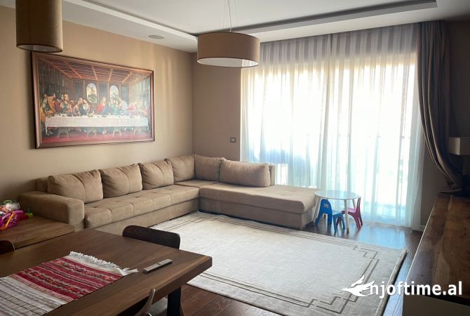 Shtepi me qera 2+1 ne Tirane - 2,500 Euro