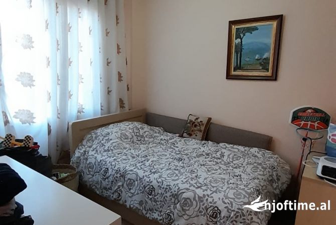 Shtepi me qera 2+1 ne Tirane - 750 Euro